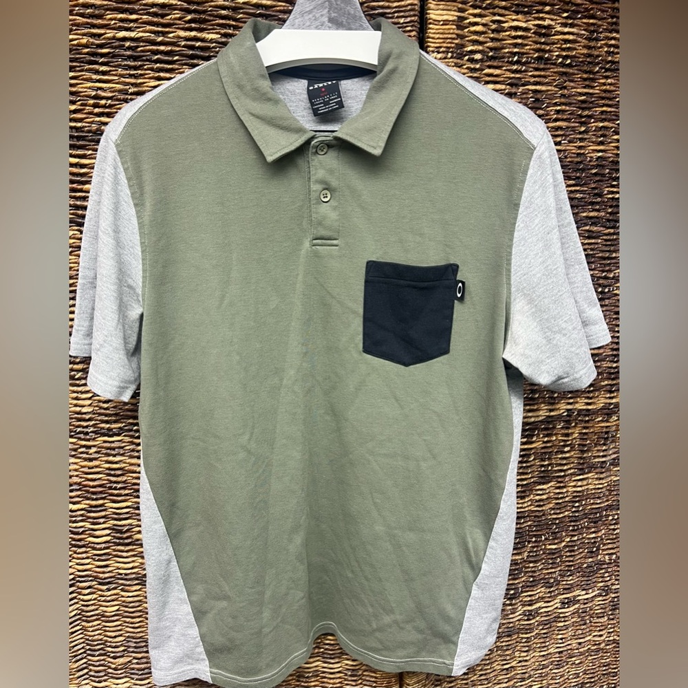 Oakley- Men's Green and Gray Polo Shirt with Black Pocket, Size: Medium